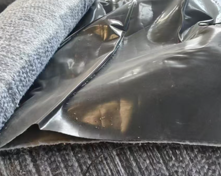 覆膜膨潤土防水毯的功能特點